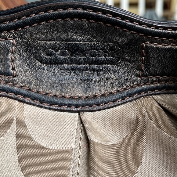 Coach Vintage Signature monogram, Gold Canvas brown leather trim Brass hardw - Picture 11 of 16